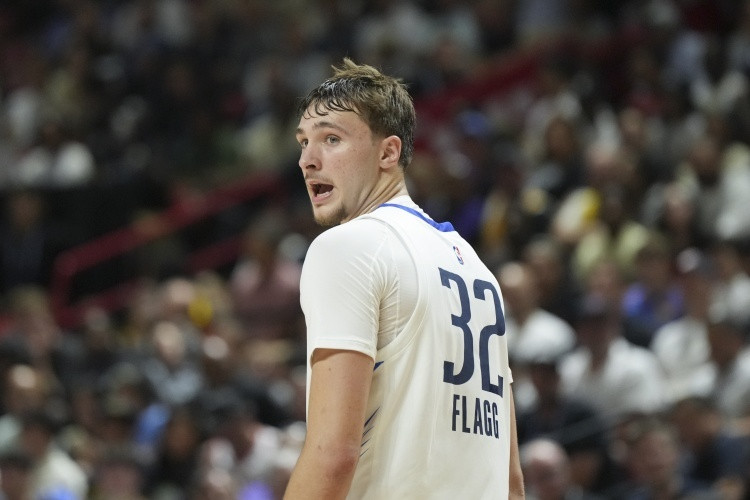 一胜难求……独行侠主场不敌太阳。最近7场比赛，独行侠仅取得1胜6负的战绩，分别输