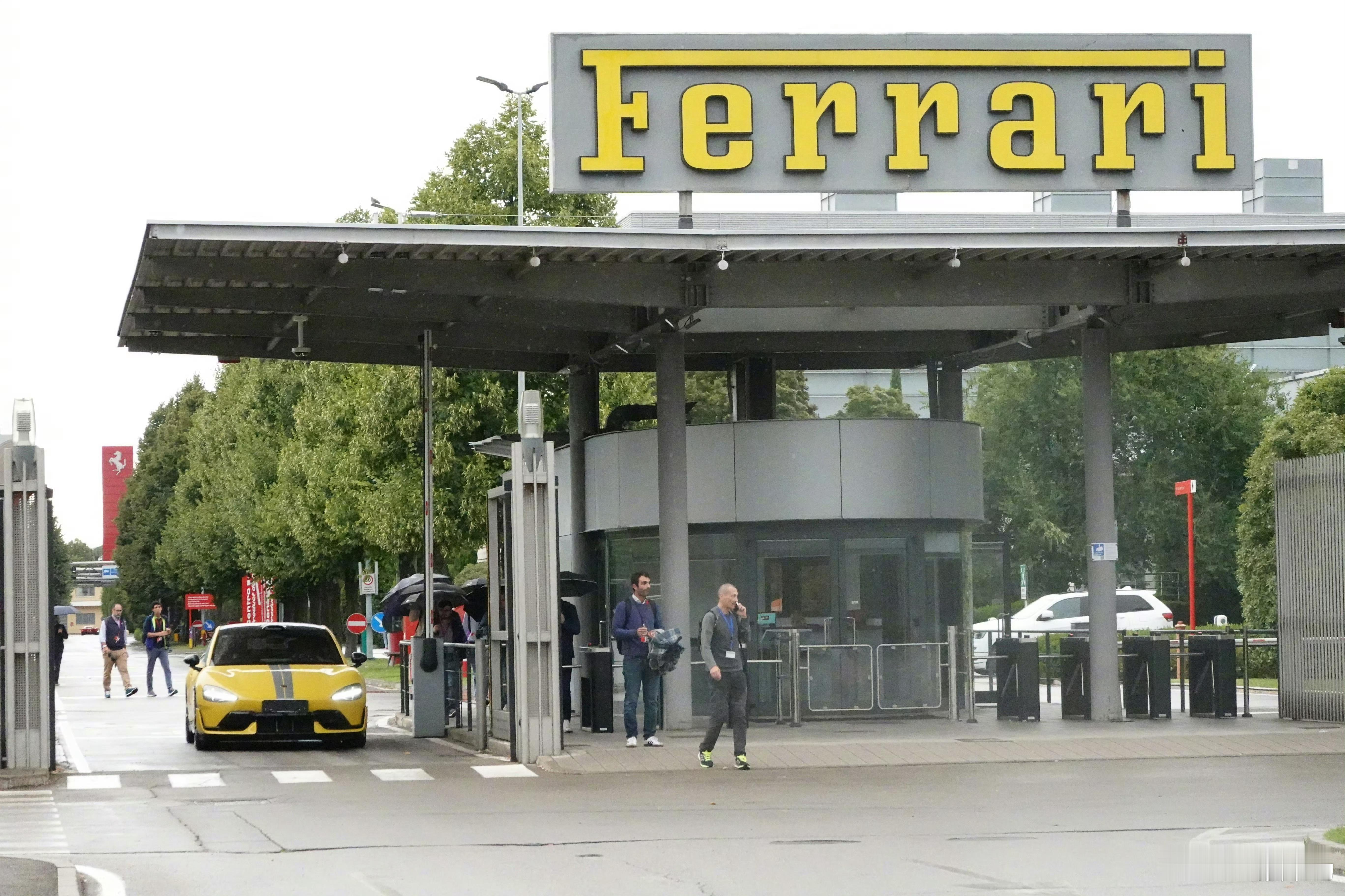 啊，我说法拉利专门买了辆小米SU7Ultra研究，怎么有些抖音小可爱们破防了