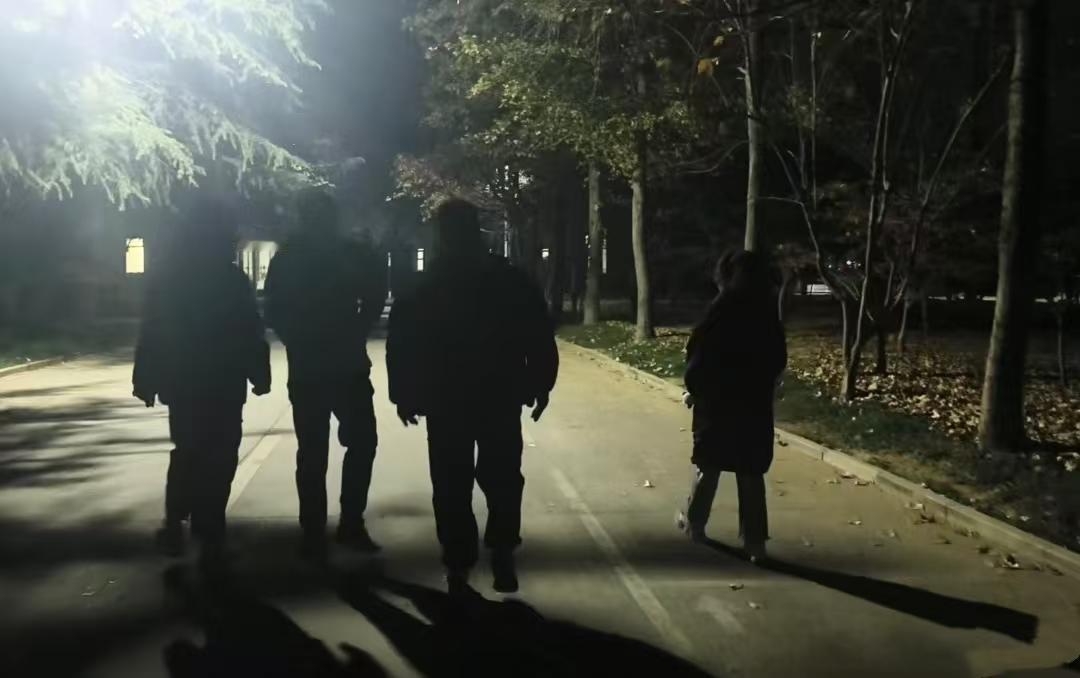 有工作的朋友千万千万不要辞职，听我一句劝，我朋友已经悔的肠子都青了，