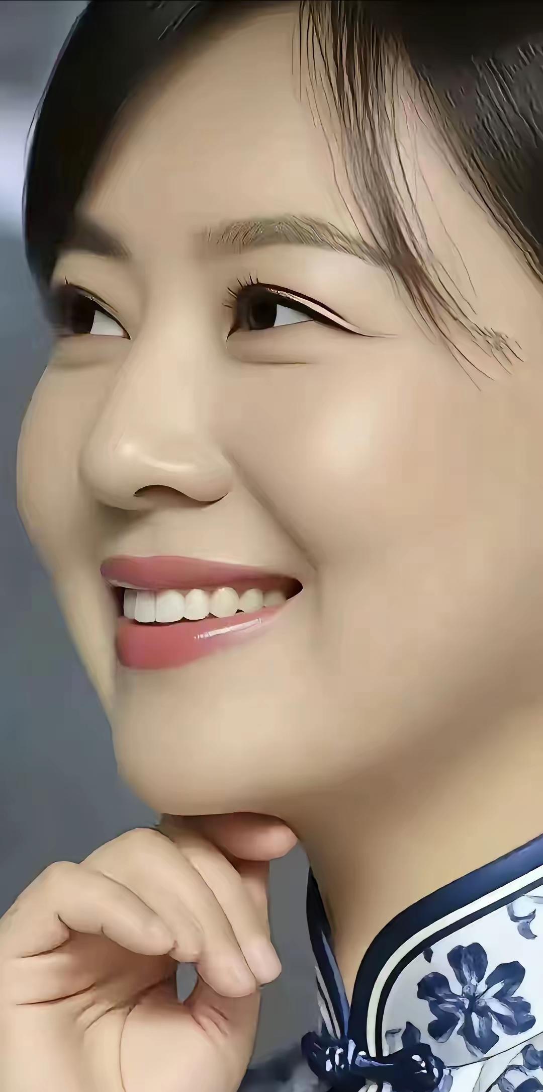 肌肤莹润贤妻美，缠绵幸福夫画眉。温婉如玉真情守，………………【相濡以沫醉