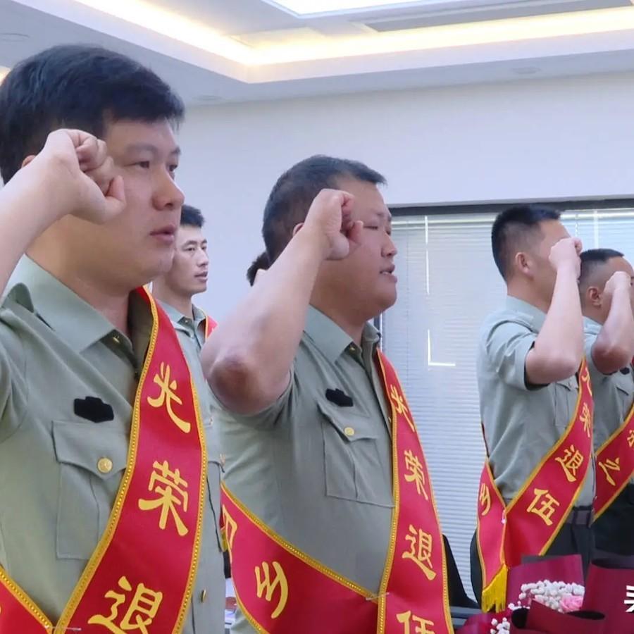 军队也开始卷起来了？明明干满12年就能转业安置进体制，大批老兵却宁愿熬到16年、