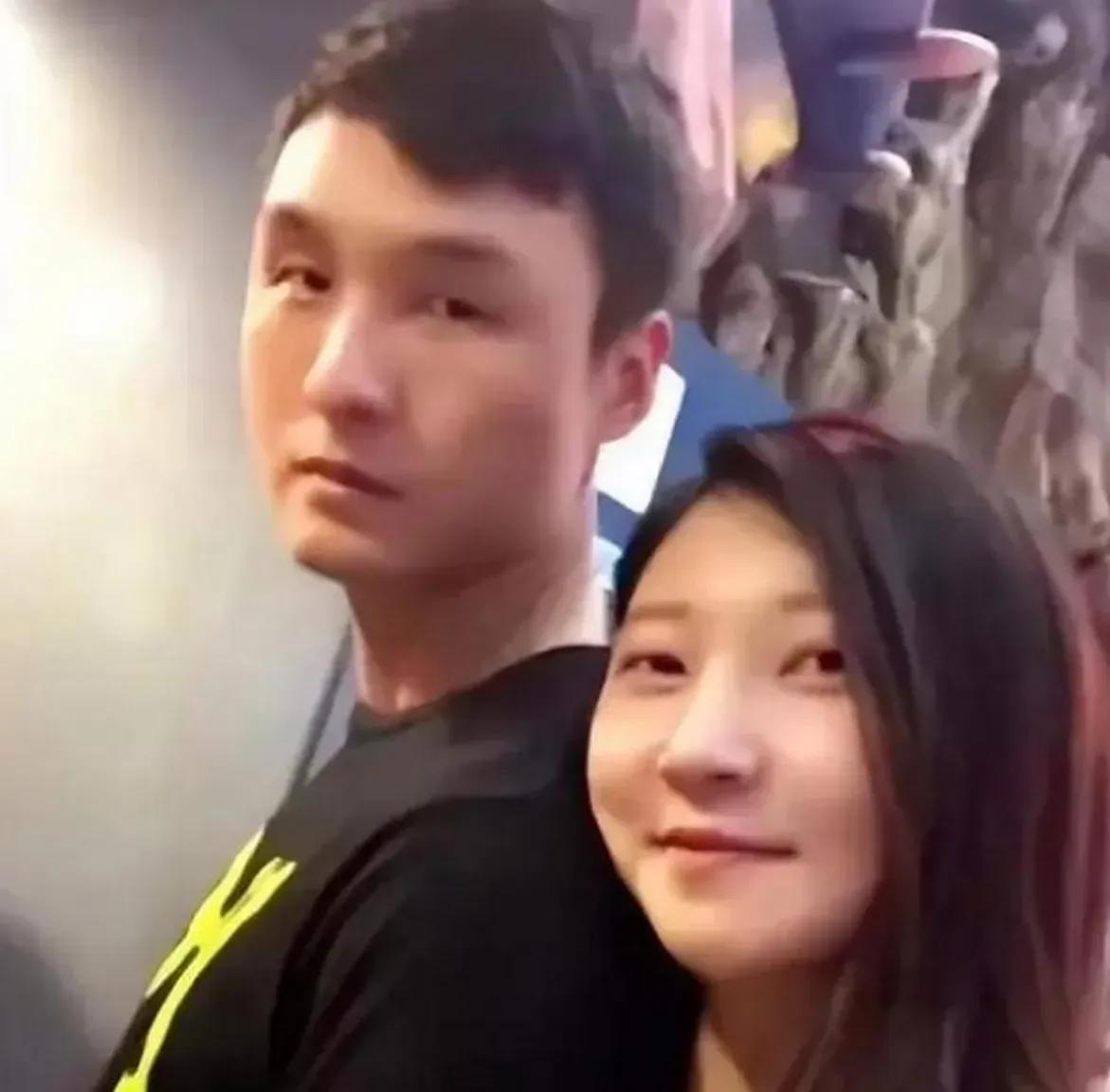 “不怕贼偷，就怕贼惦记！”很多人都说王暖暖是恋爱脑，俞晓冬一双凌厉的小眼睛，面相