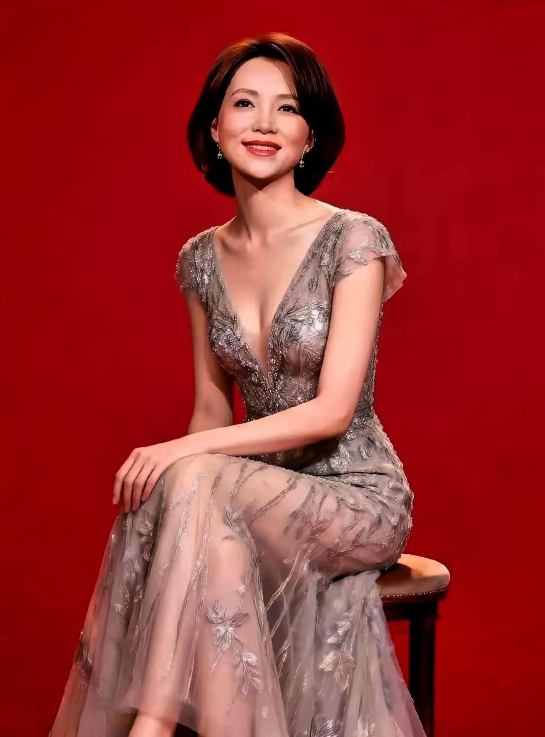 这是什么神仙魅力！董卿的“美”，真是藏在骨子里的光✨不靠瞬间的惊艳，而是多年