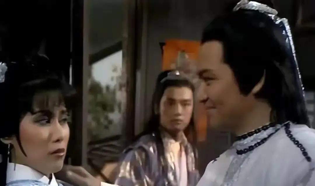 83版《射雕》重播破亿，才懂当年骂黄允财发福、杨盼盼不美，有多肤浅。黄允财34