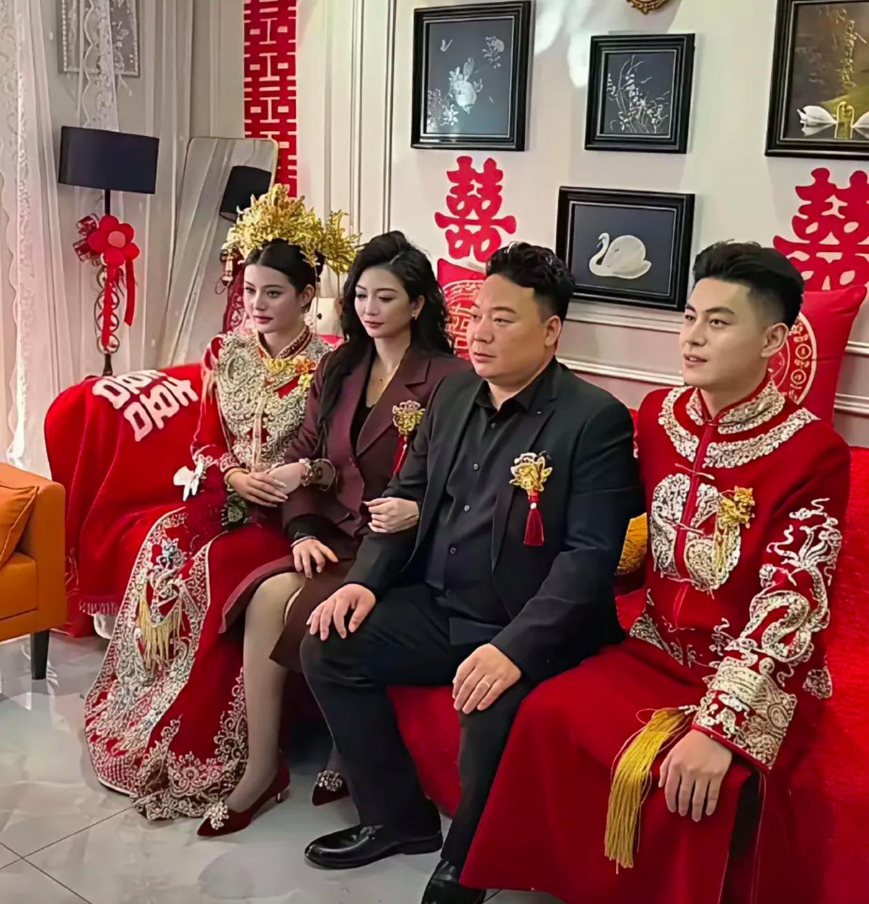 岳母比媳妇还养眼，太有魅力了。