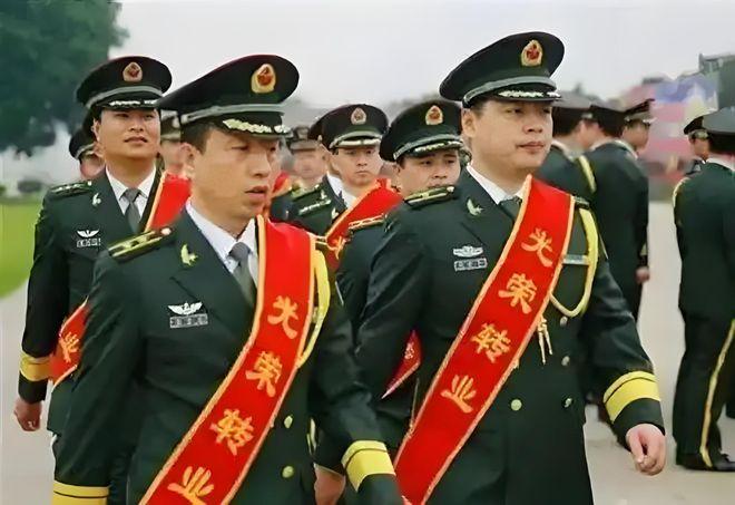 士官转业和军官转业有什么不同？首先士官没有转业之说，而是叫退役安排工作，但本