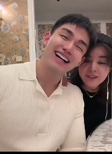 有网友喊话于文红不要带坏年轻人的三观。于文红是这么回应的:你放心吧，我带不