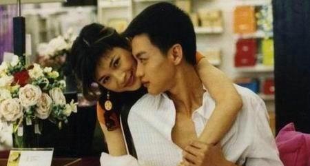 周一围刚出道之时，曾经和女演员童蕾有过一段感情。两人同居了长达五年之久，周一围甚