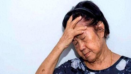66岁涂大妈本想住儿子家安享晚年，却因没帮忙带孙子被拒之门外。一气之下，涂大妈转