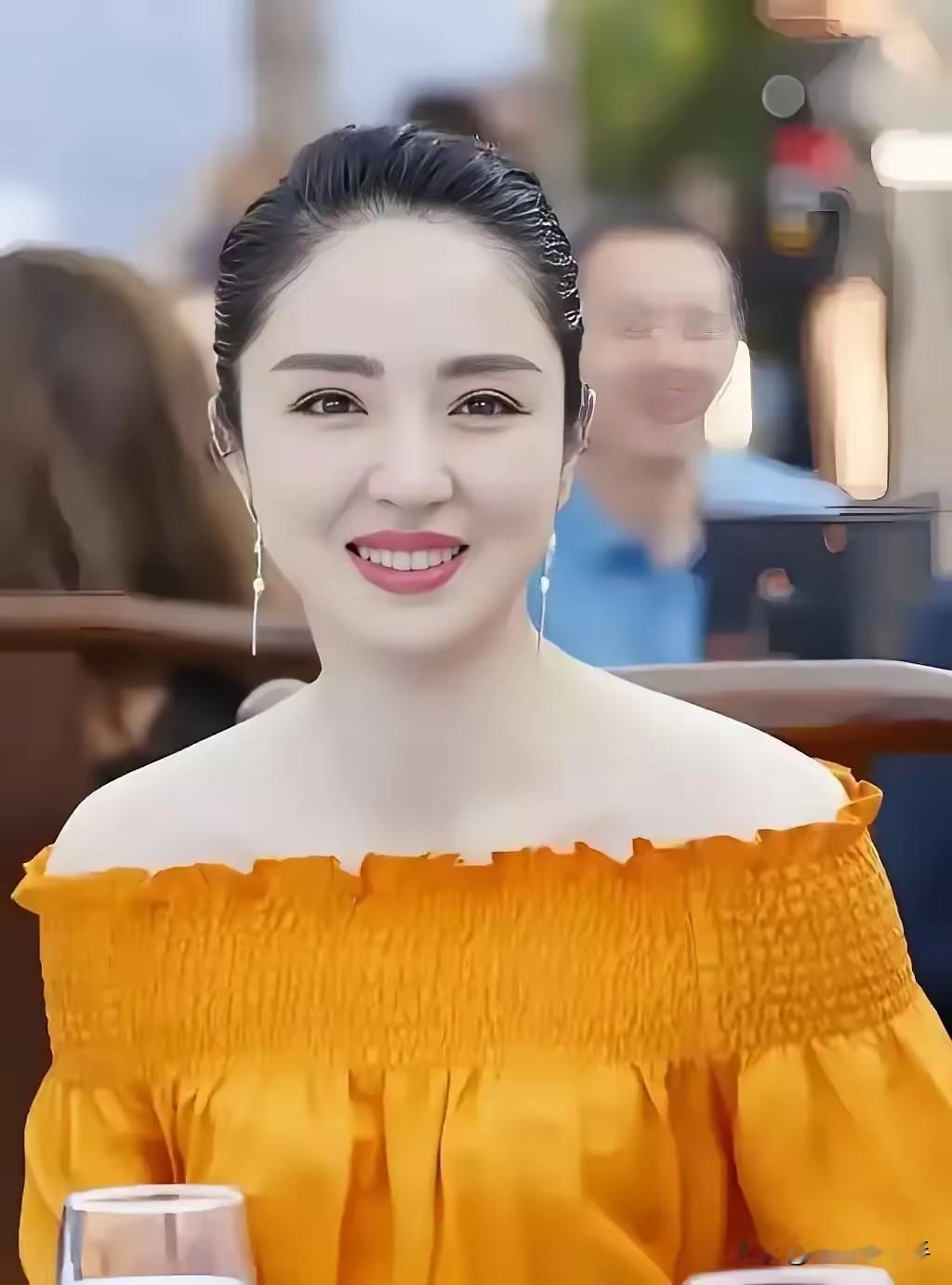 董璇也挺有意思，做足了最干净的个人卫生，却找了一个最脏的老公。一年换365条内