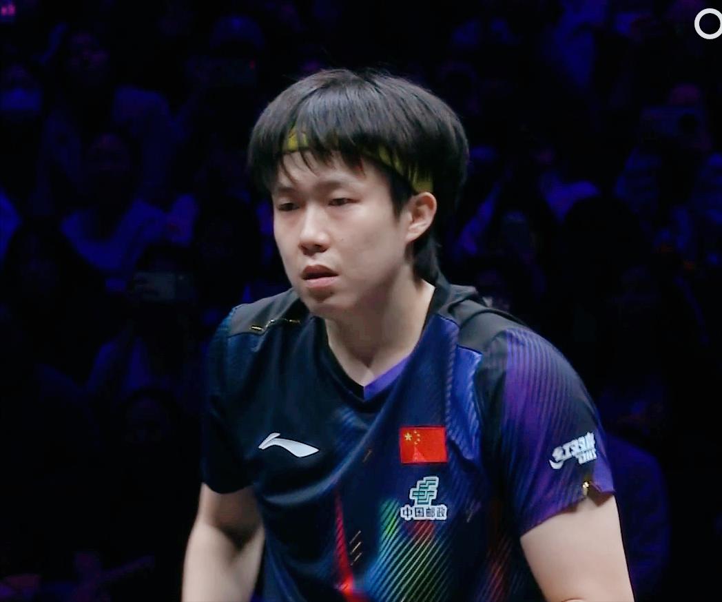 笑死了！周冠达评论王楚钦，太让人意外了！第一局王楚钦11;8拿下。第二