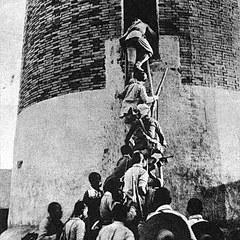 1943年，八路军缴获了两挺重机枪，但子弹奇缺，根本派不上用场。就在战士们一筹莫