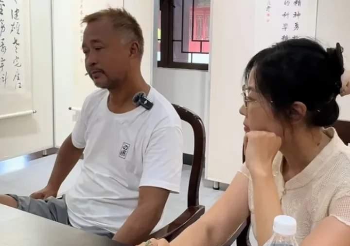 有人问沈巍先生是否是个念旧的人，一下子戳到了沈巍先生心口最柔软之处，平时乐观开朗