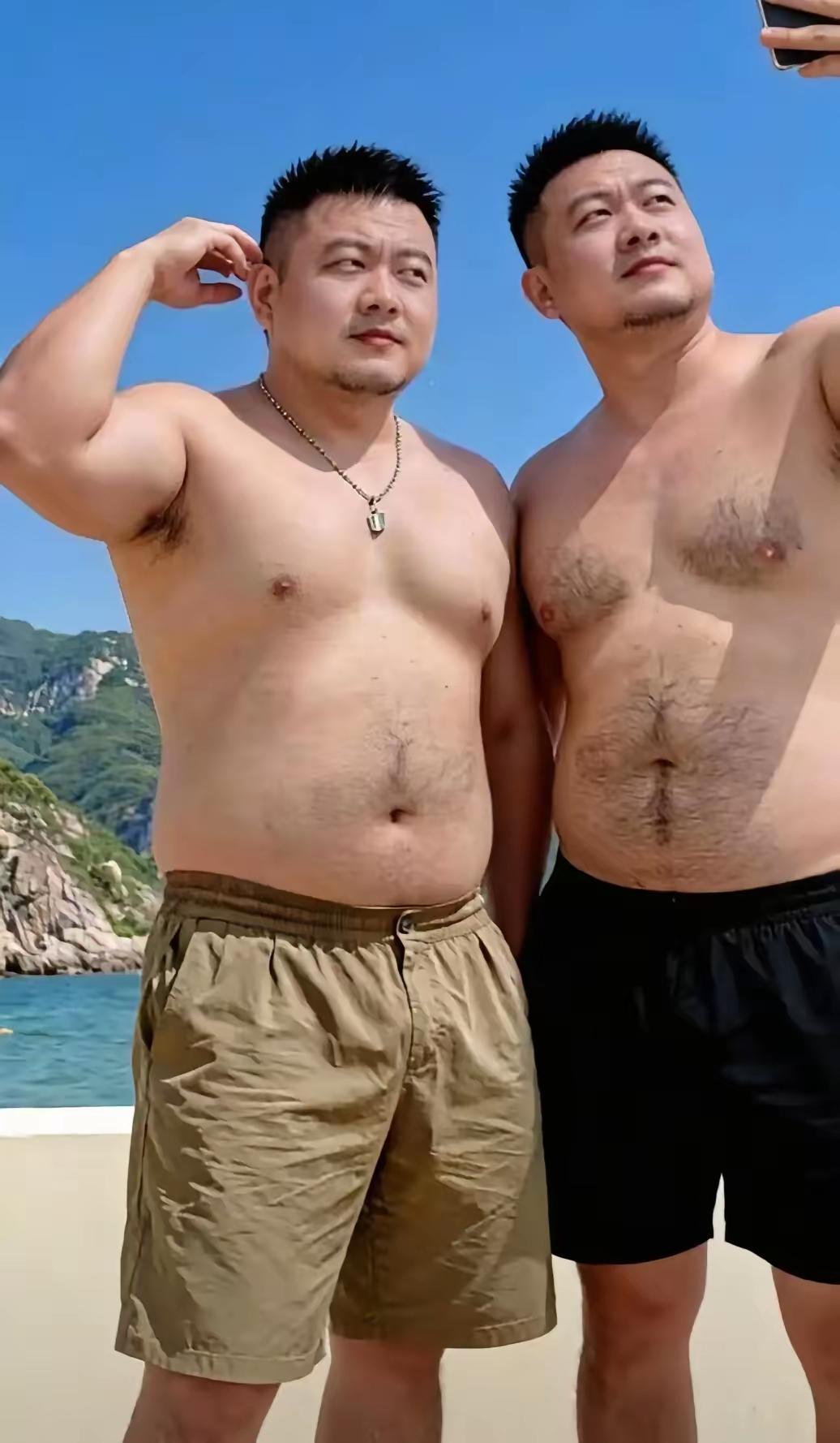 有没有人喜欢这种体型和风格的大叔，人过中年以后身体就有开始发福，体形就会开始走型