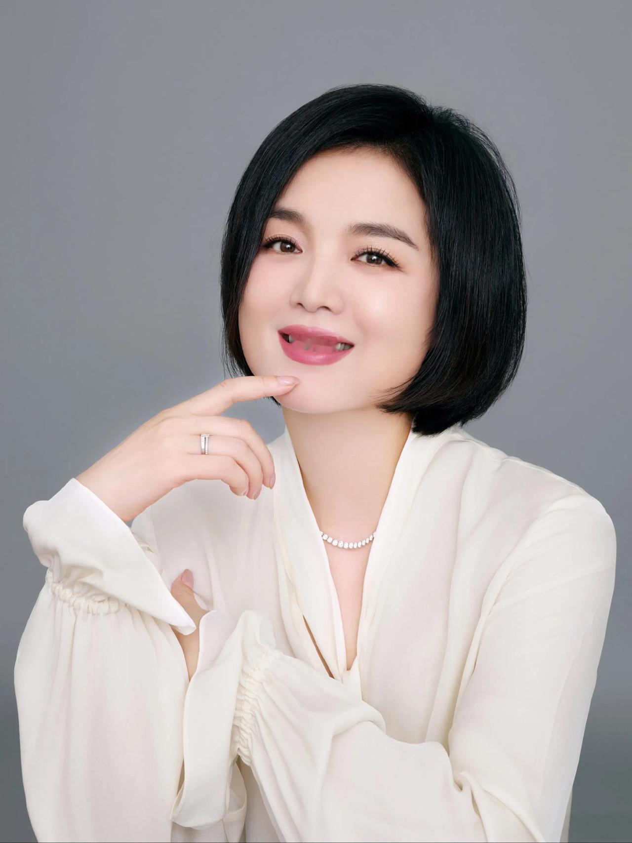 曾经连续七年等上春晚舞台的白雪，38岁离婚，婚后独自扶养孩子说起白雪，很多人