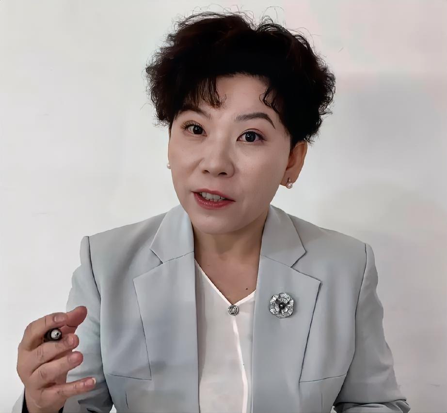 国乒8-1日本，夺混团世界杯三连冠！赛后邓亚萍的点评很专业：莎头组合打的像一个人