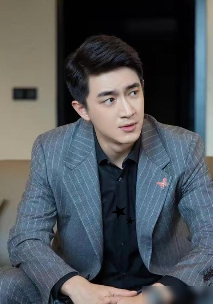 王思聪掏出手机要加赵丽颖，林更新一把拦住，贴着他耳朵说了六个字，王思聪脸都绿了。