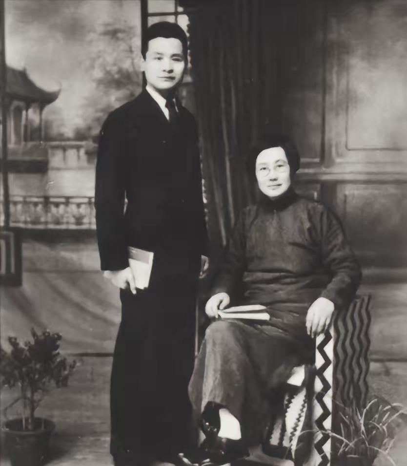 1951年6月，被捕特务任宗炳在政策攻心下终于交代，南京雨花台附近的乱葬岗埋着个