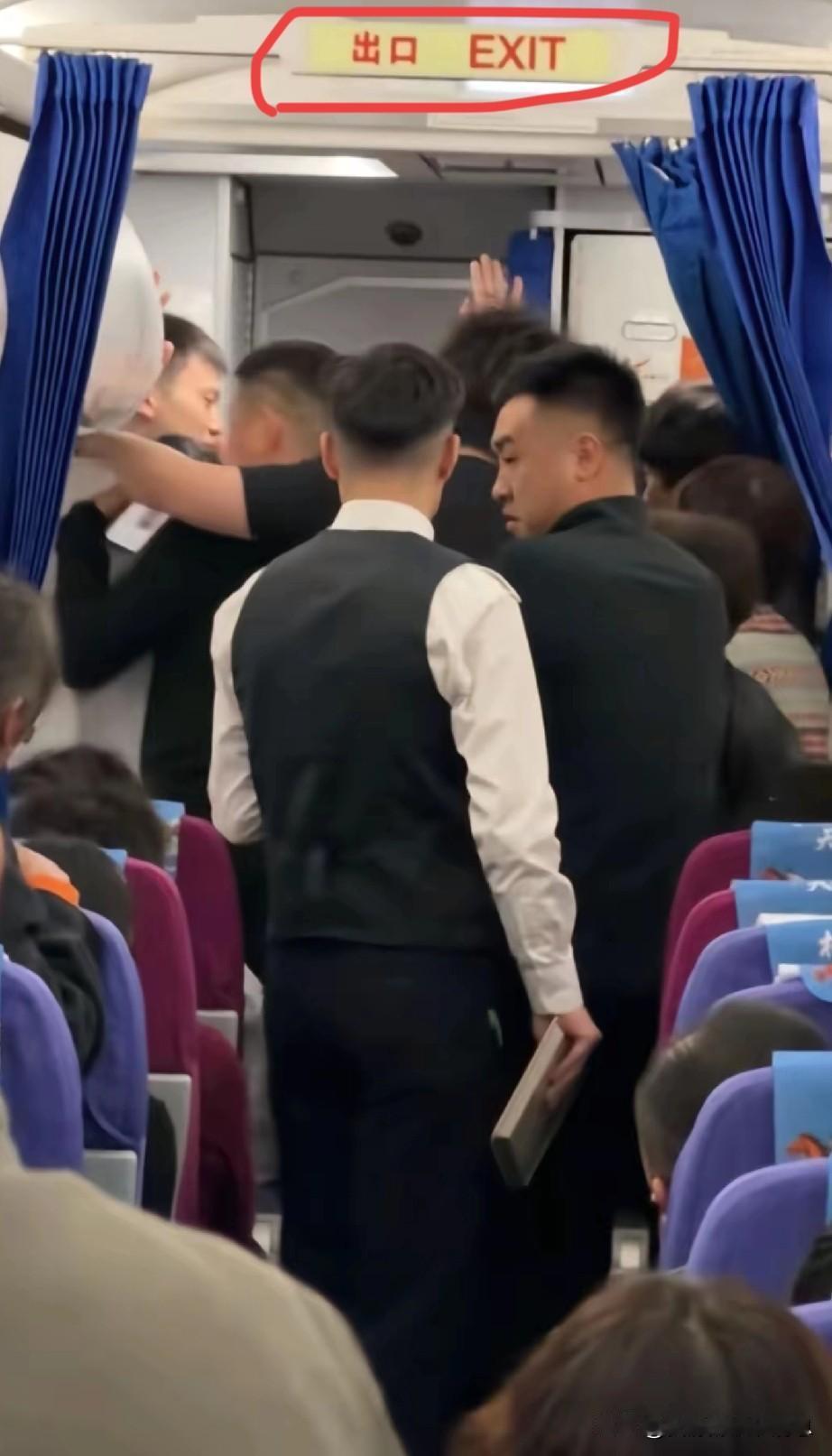 孕妇瞒报孕期登机后与机组争吵，航班延误一个半小时，这事闹得真不应该！1