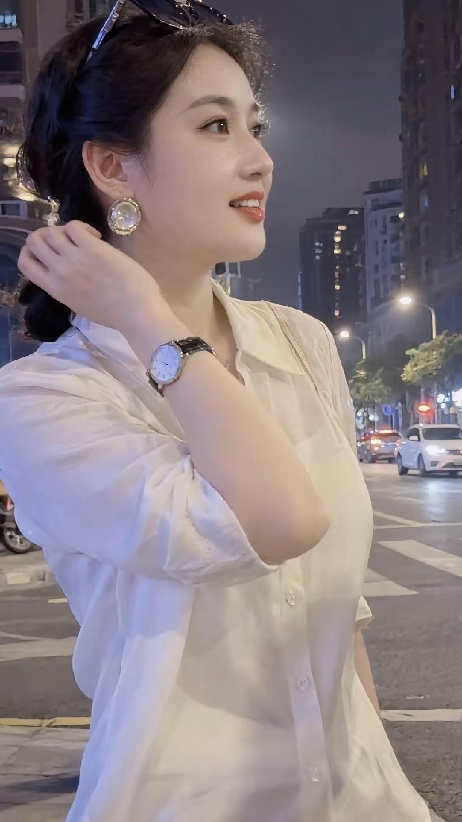 有没有发现，真正熬垮人的，从来不是当下的苦。而是深夜猝不及防涌上心头的，那