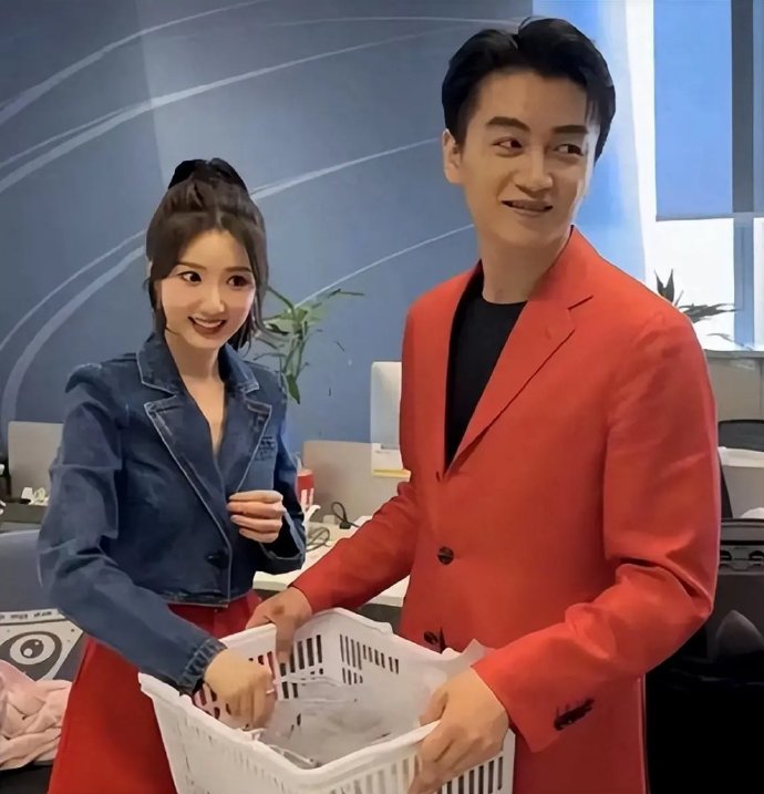 为什么那么多网友都在嗑陈晓毛晓彤？？​​​
