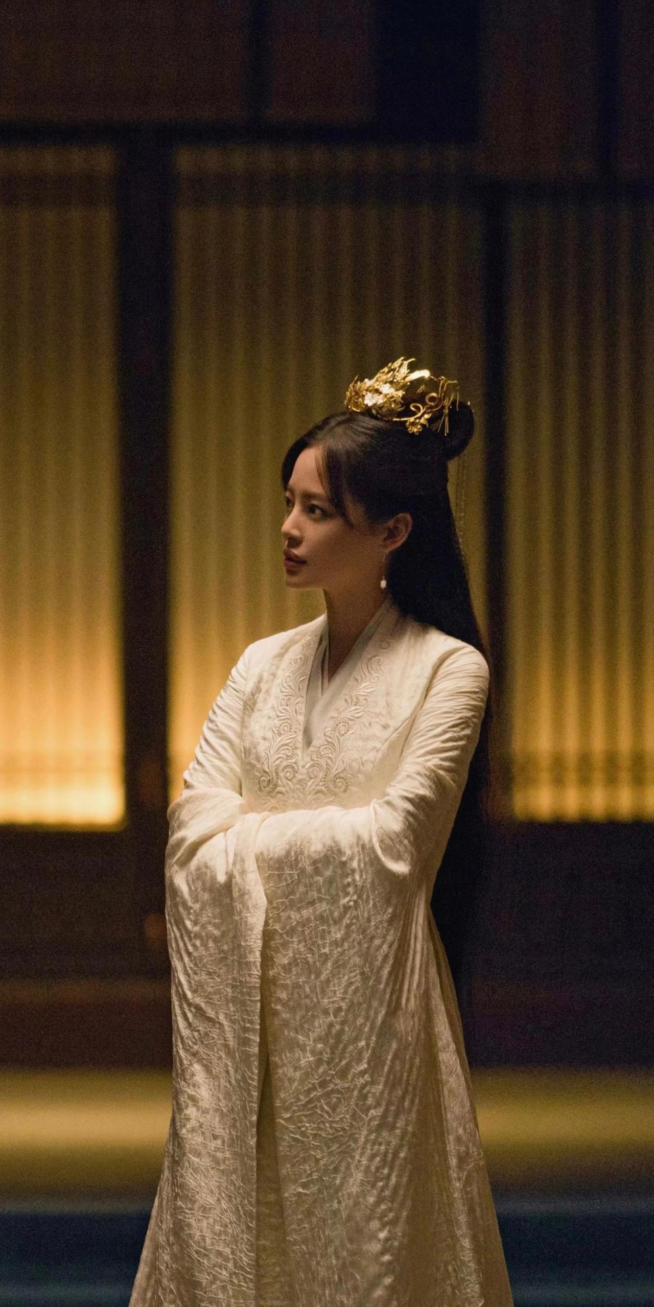 辛芷蕾：你整个本干啥呀老同学：签个名，太不容易了，看你来了。辛芷蕾：拉倒