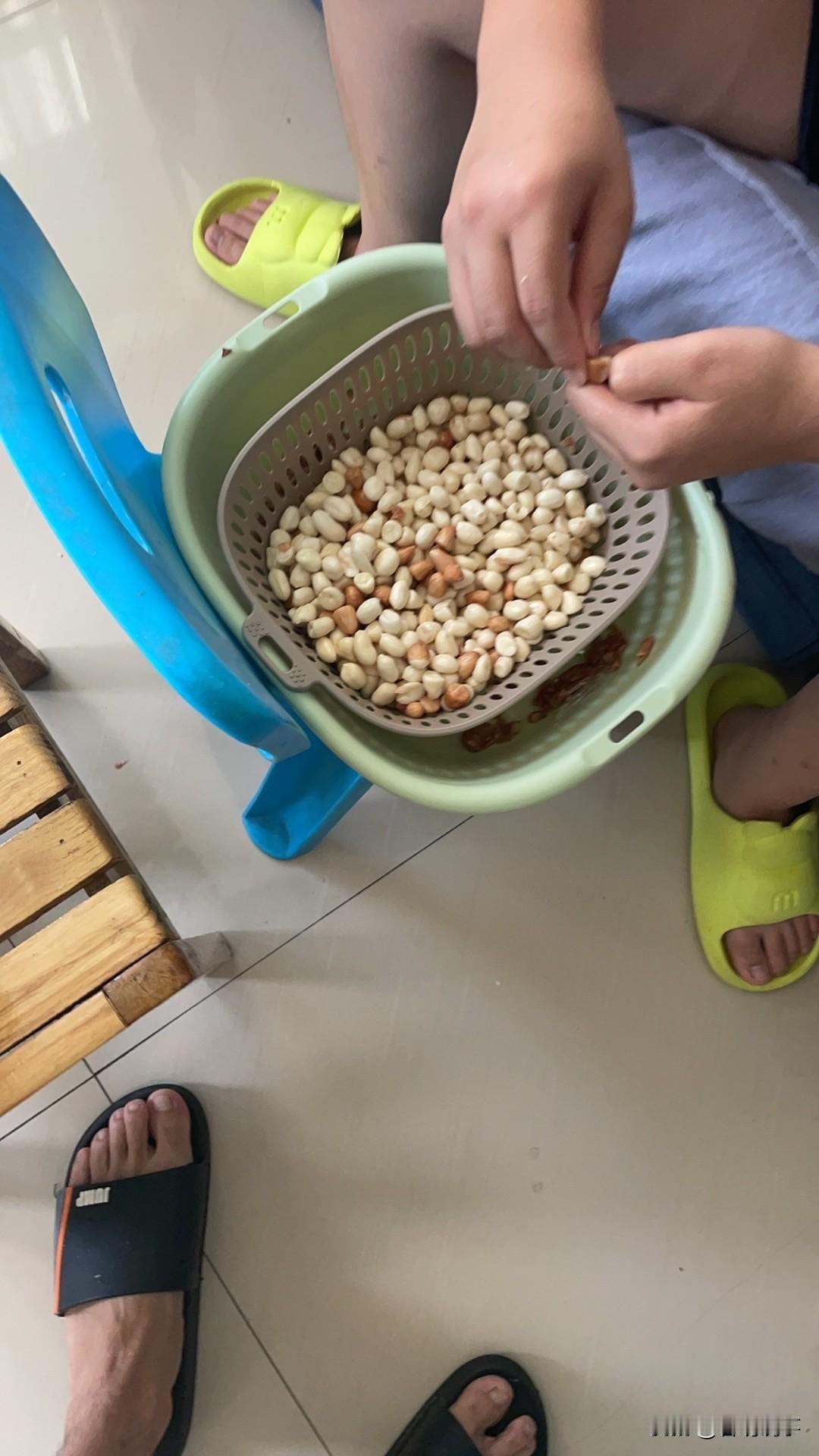 多么无奈！上午十点多，武汉长江二桥引桥处突然堵成了“热干面”——不是因为追尾，
