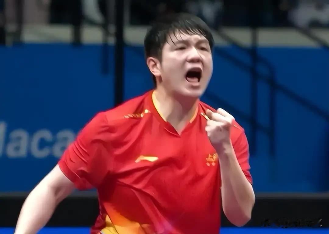 我发现樊振东，王曼昱，陈梦有三个共同特点！1是越到局点打球越稳。小胖不用说