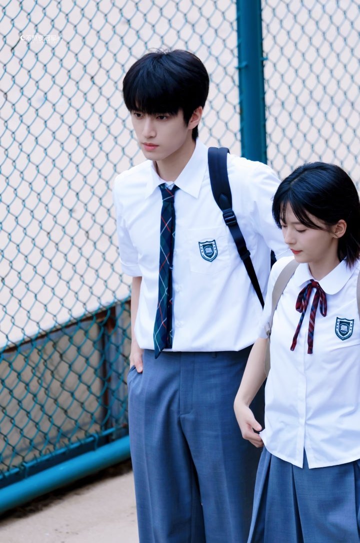 2部新剧同时开机:1、《觉醒之重启》主演：黄景瑜、田嘉瑞、包上恩2、《逐夏》主演