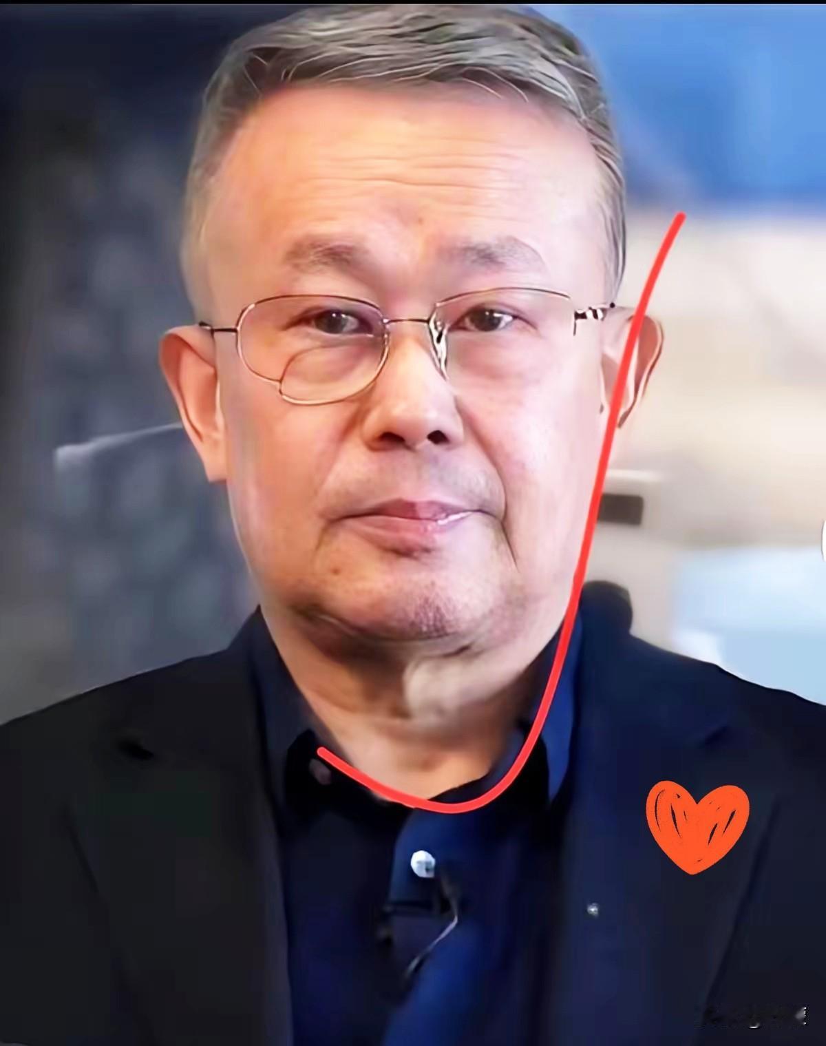 别人忽然一改之前的小气刻薄，把之前掐得死死的脖子松了松，摆出一副大方模样。