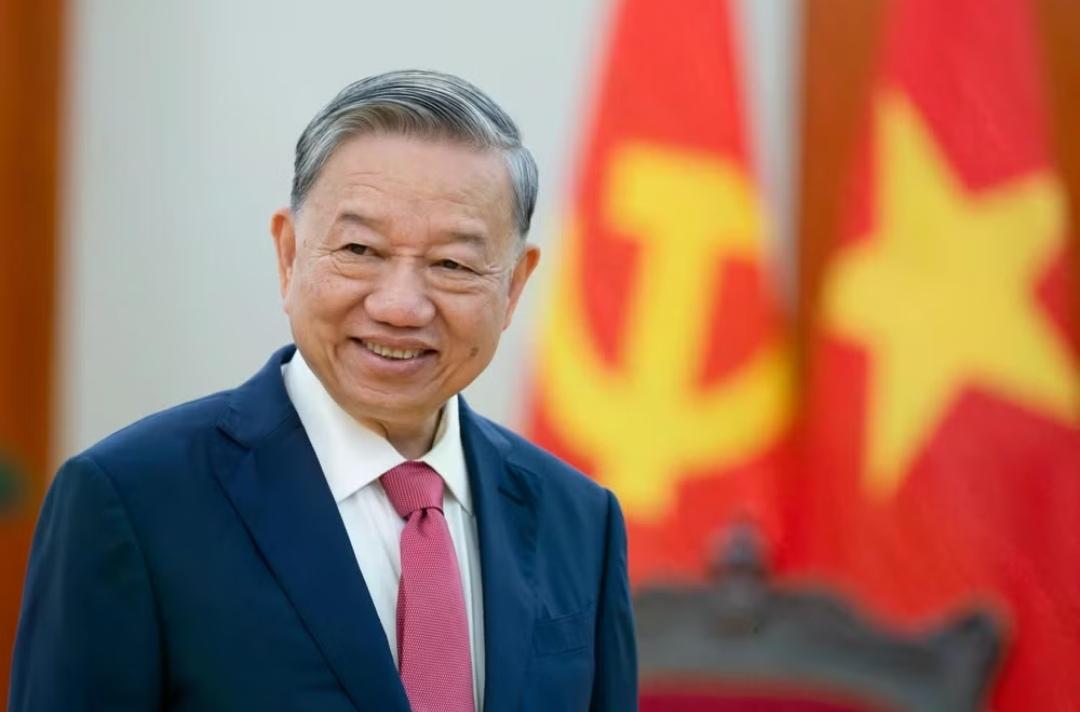 鞋子落地！苏林当选新届越南国家主席。这意味着越南四驾马车解构，不再是四人分管