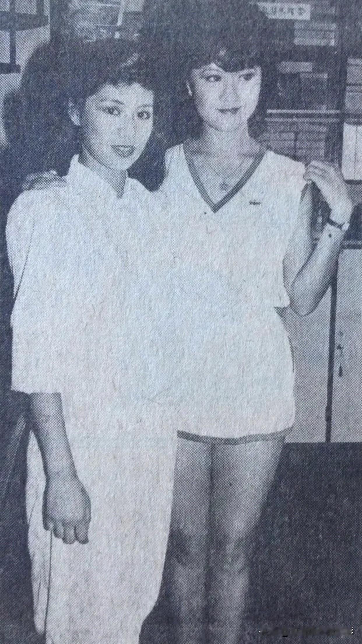 🧡旧照里的翁美玲，笑眼是时光没偷走的甜