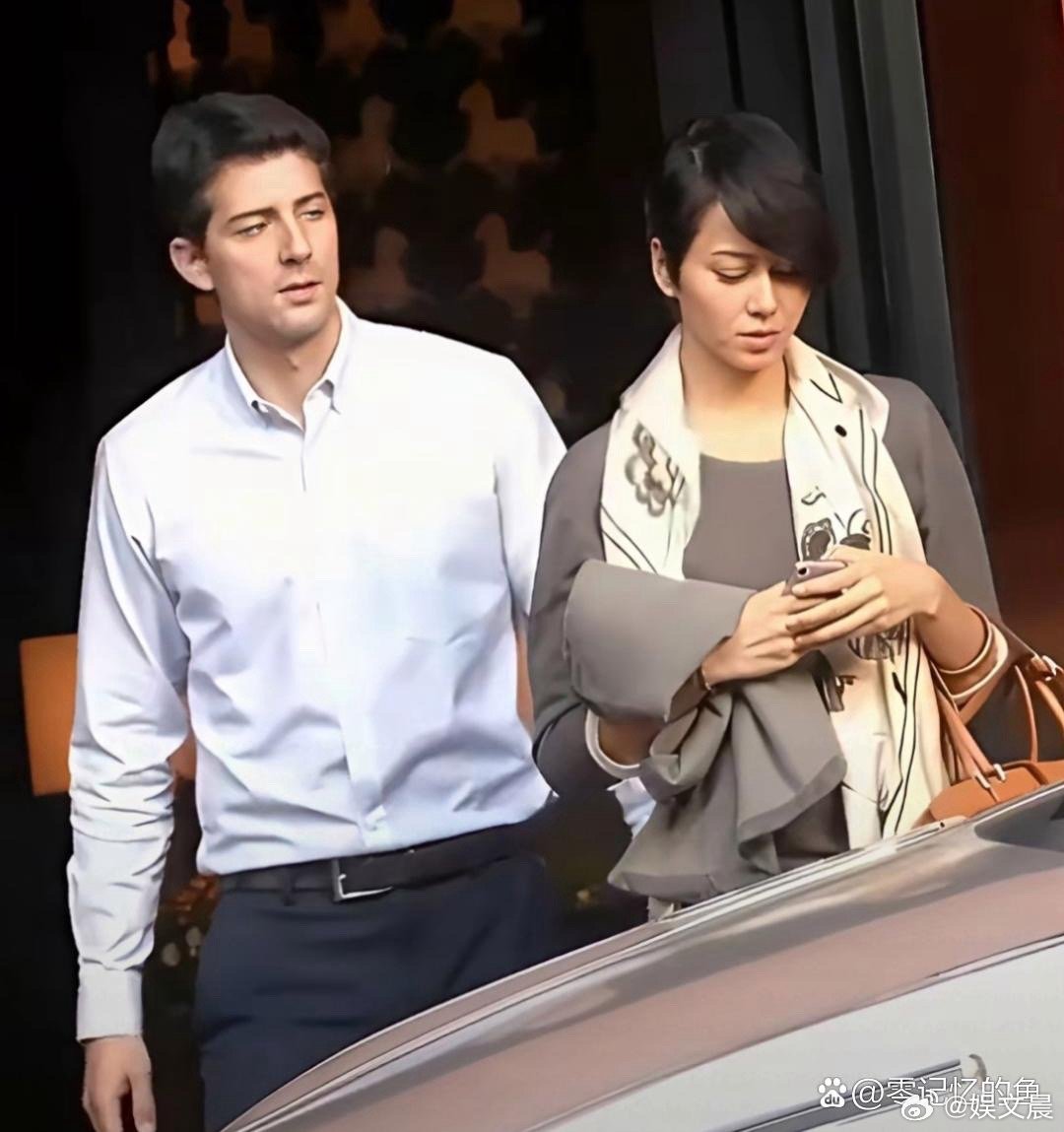 梁咏琪的外国老公也太帅了吧！五官立体气质儒雅，和梁咏琪同框超登对～