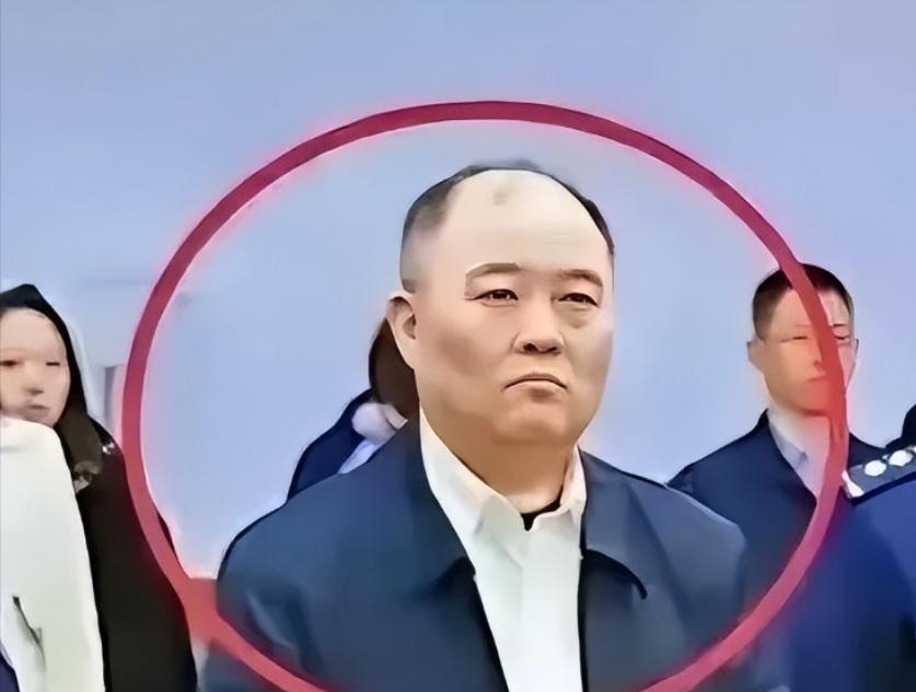 中信银行行长孙德顺贪污9.79亿被判死刑，然而，令人惊讶的是，孙德顺在法庭上得知