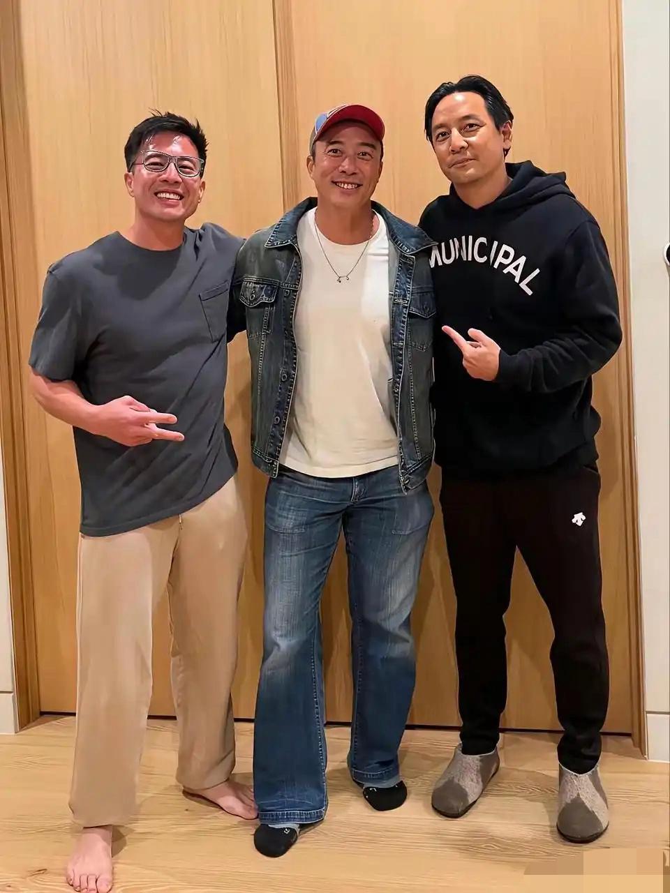 安志杰在电影里看起来挺高大，一直以为裸高至少178以上，结果对比176的老年吴彦