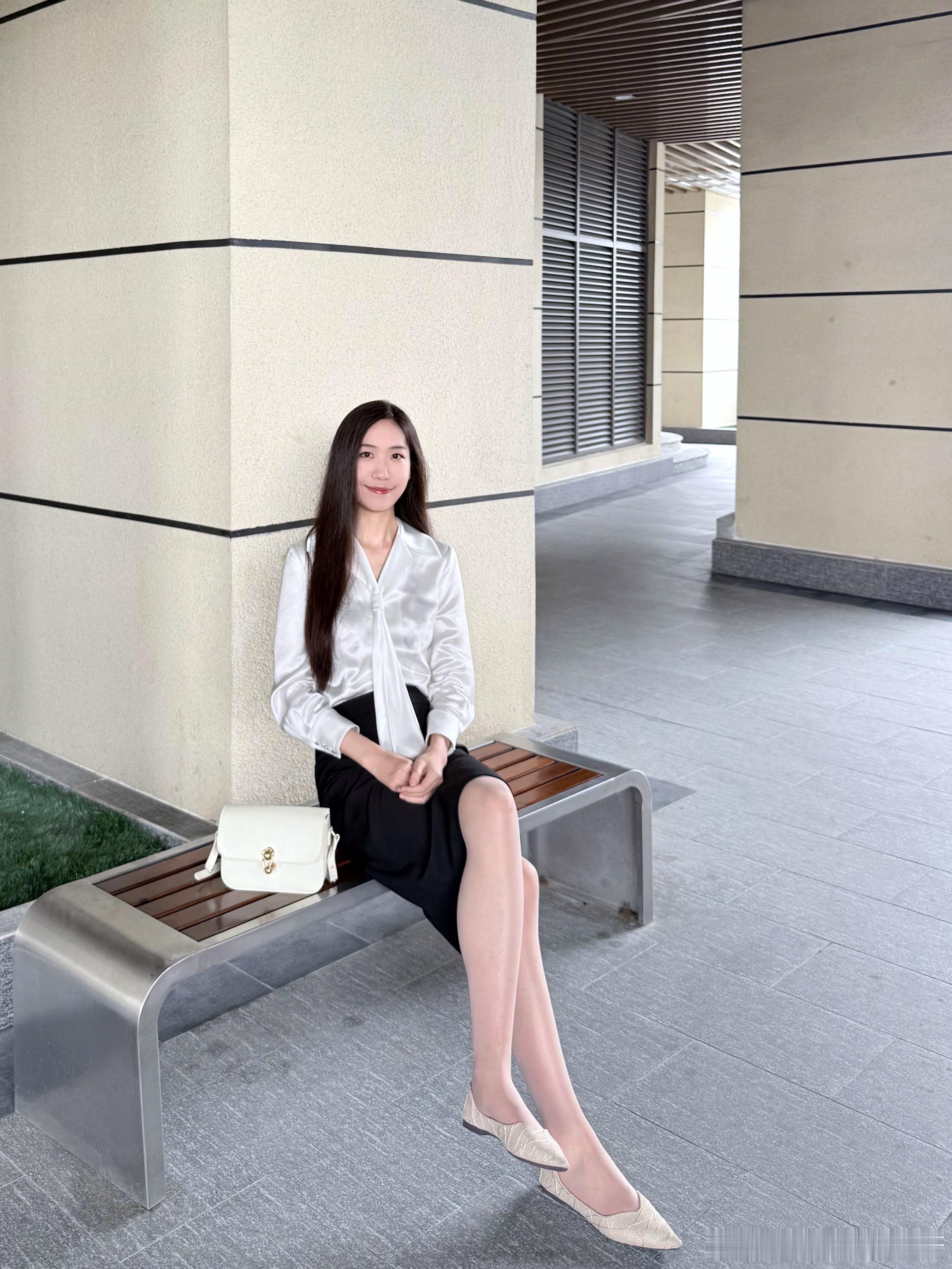 这个颜色的丝袜，看起来很温文尔雅～​​​