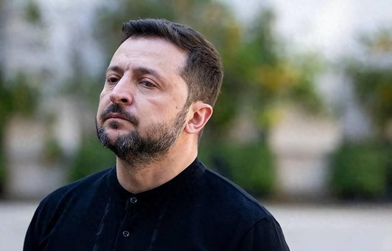 泽连斯基再次提交了延长战时状态90天法令草案！这已经是他第19次延长战时状态。