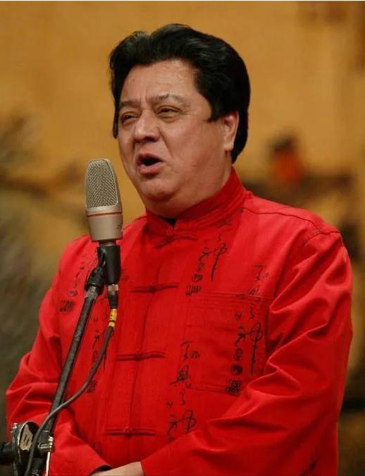 相声演员李金斗说，师傅赵振铎，对我就像是父亲一样，我相亲，下聘礼，都是我师父师娘