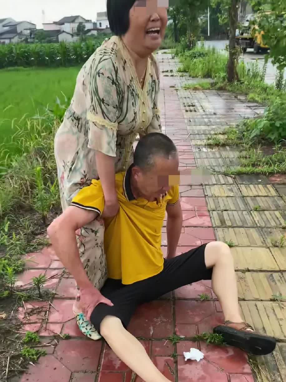 万万没想到夫妻俩闹矛盾拌拌嘴丈夫就赌气喝下敌敌畏7月4日，网友欧女士