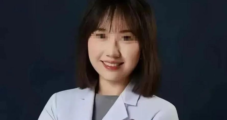 一年前不雅视频风波全网围观她“出事”，一年后她悄悄换了城市重新坐诊，200元专
