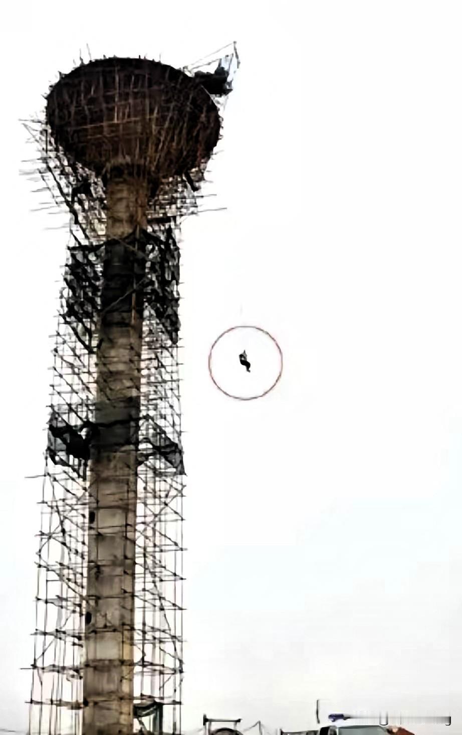 吃相太难看！陕西男子工地上坠落身亡，公司赔180万后发现他欠网贷，竟起诉要回赔偿