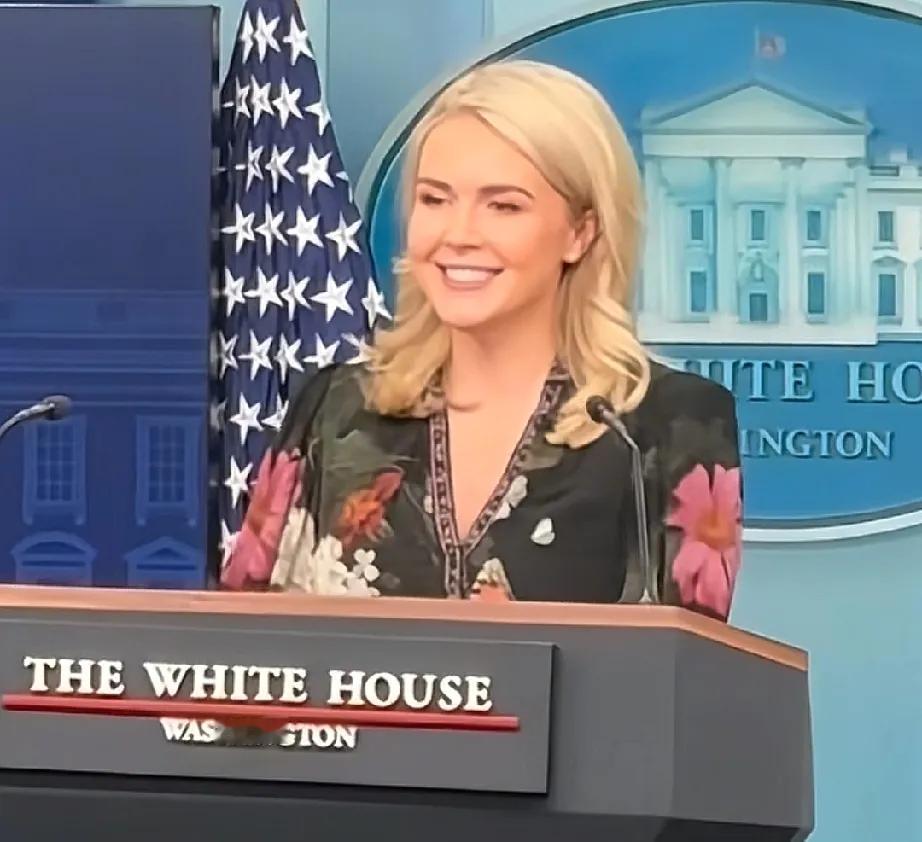 近日，老美移民执法局可热闹了，逮人竟然逮到了白宫发言人卡罗琳家里，她那位从巴西移