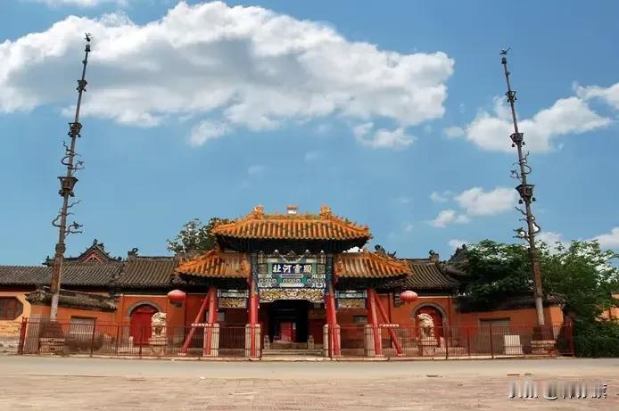 原来安国和祁州是一个地方啊！那还弄这副对联做甚？[呲牙笑]草到安国方成药，
