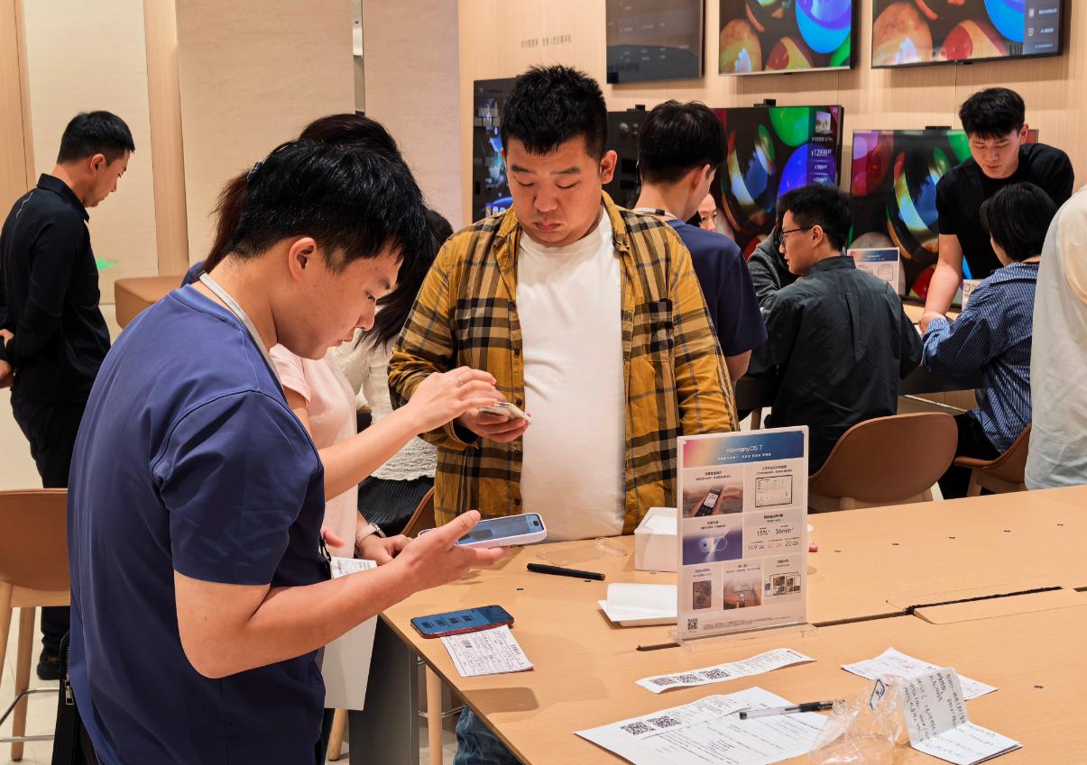 本来还纠结换机到底选华为PuraXView，还是等iPhone折叠屏，结果华