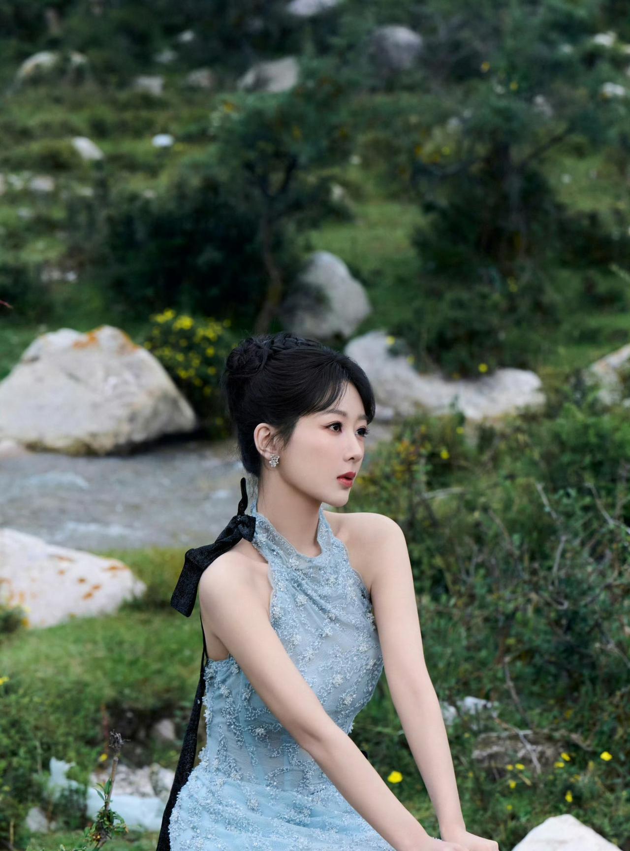 #杨紫#外景拍摄，在高原拍摄生命树几个月还能保持如此状态，真的美翻了！杨紫有