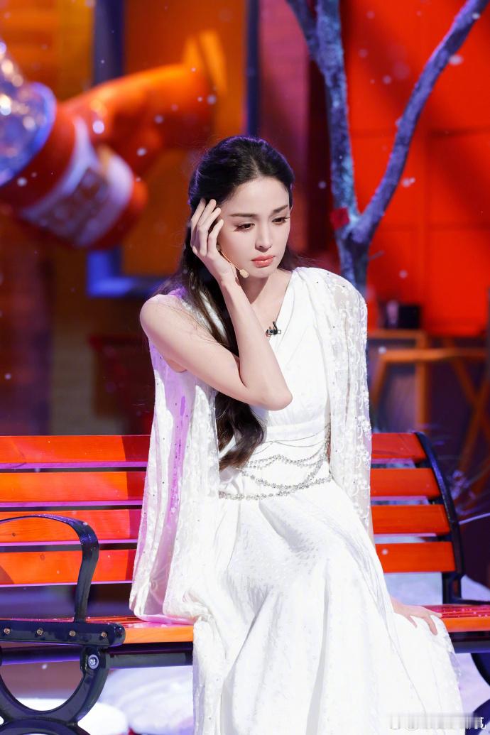 娜扎小雪限定返场了！感觉确实是挺不错的，这个造型我也是非常喜欢的呢，而且一直都很