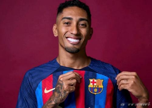 忠诚！每体：拉菲尼亚目前没经纪人，拒绝所有离开巴萨的谈判据西班牙《每日体育报》报