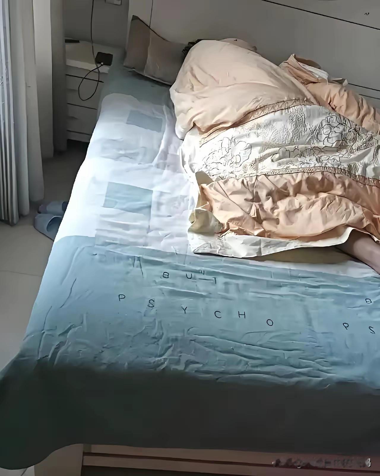 老年夫妻说出来不怕你们笑话。我和老伴如今都60岁了，依然睡在一张床上。虽然睡着