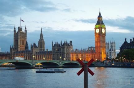 英国前首相约翰逊曾经表示，一旦台海战争爆发，若美军介入，英国、澳大利亚也会一起上