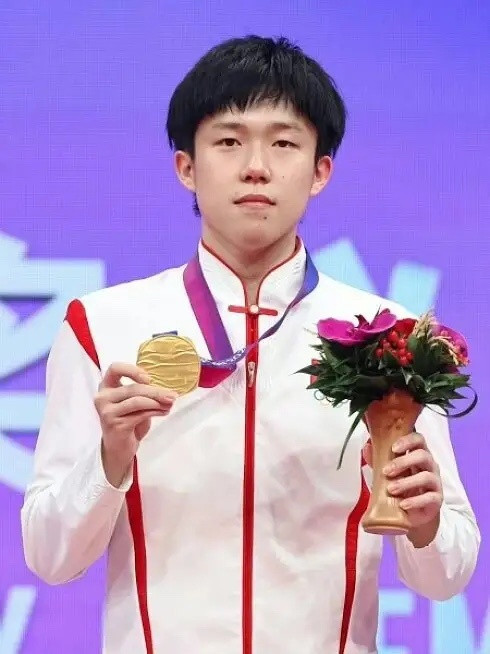 2026年澳门世界杯夺冠后王楚钦因全身多处旧伤复发前往成都某三甲医院接受深度治疗